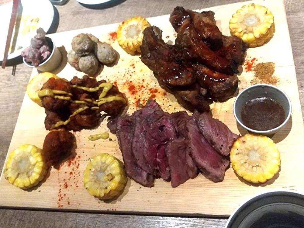 クラフトビールと肉を楽しめるおしゃれで少し贅沢な店