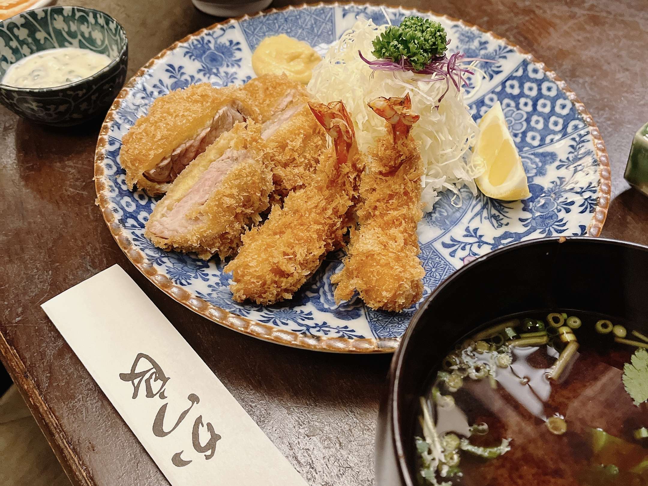 落ち着いた雰囲気でとんかつランチ
