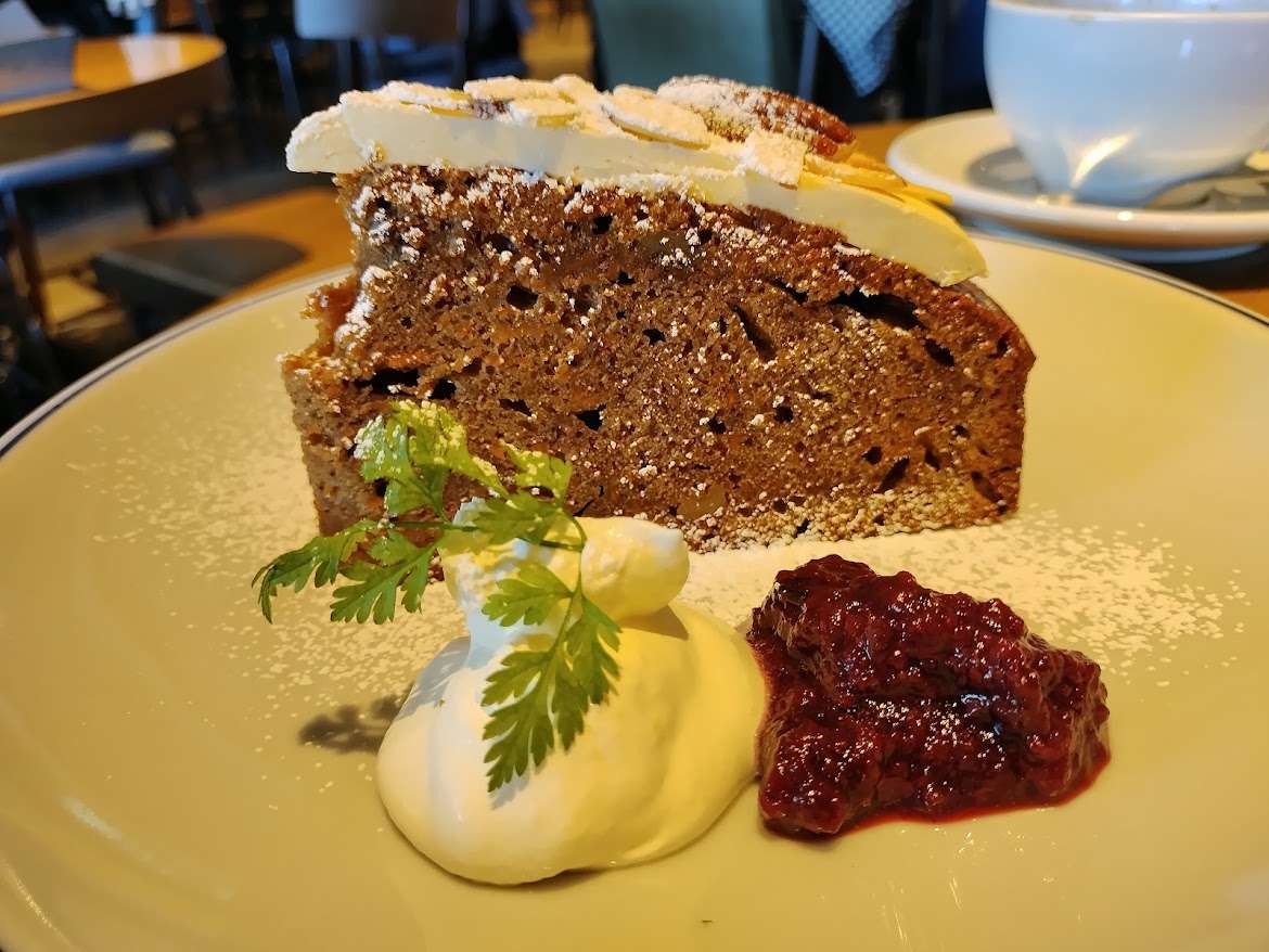 オシャレカフェでリッチなティータイム