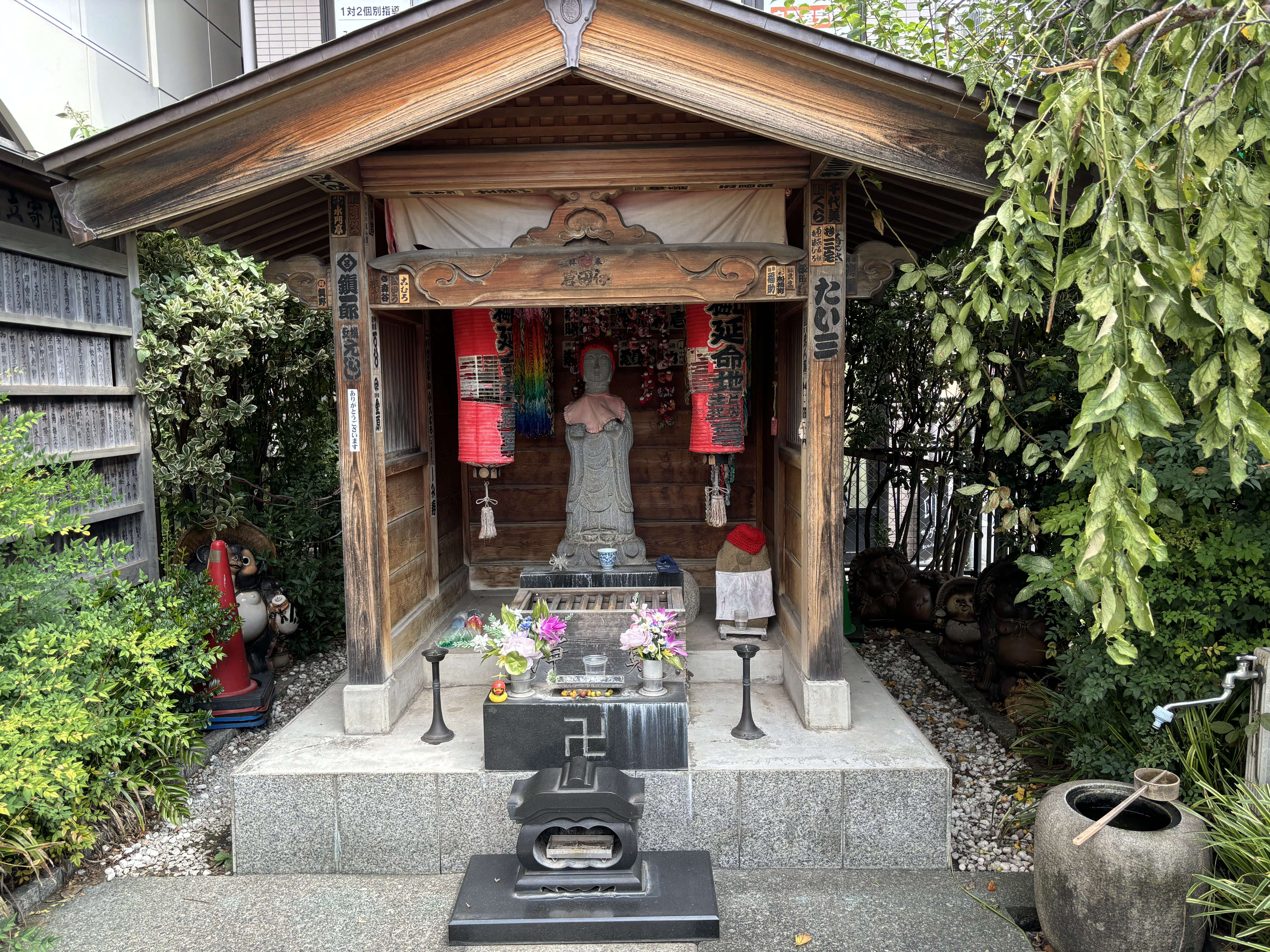 街を見守るお地蔵様