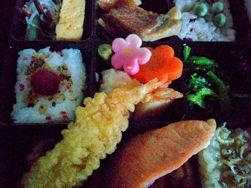 食卓を彩る和のお弁当