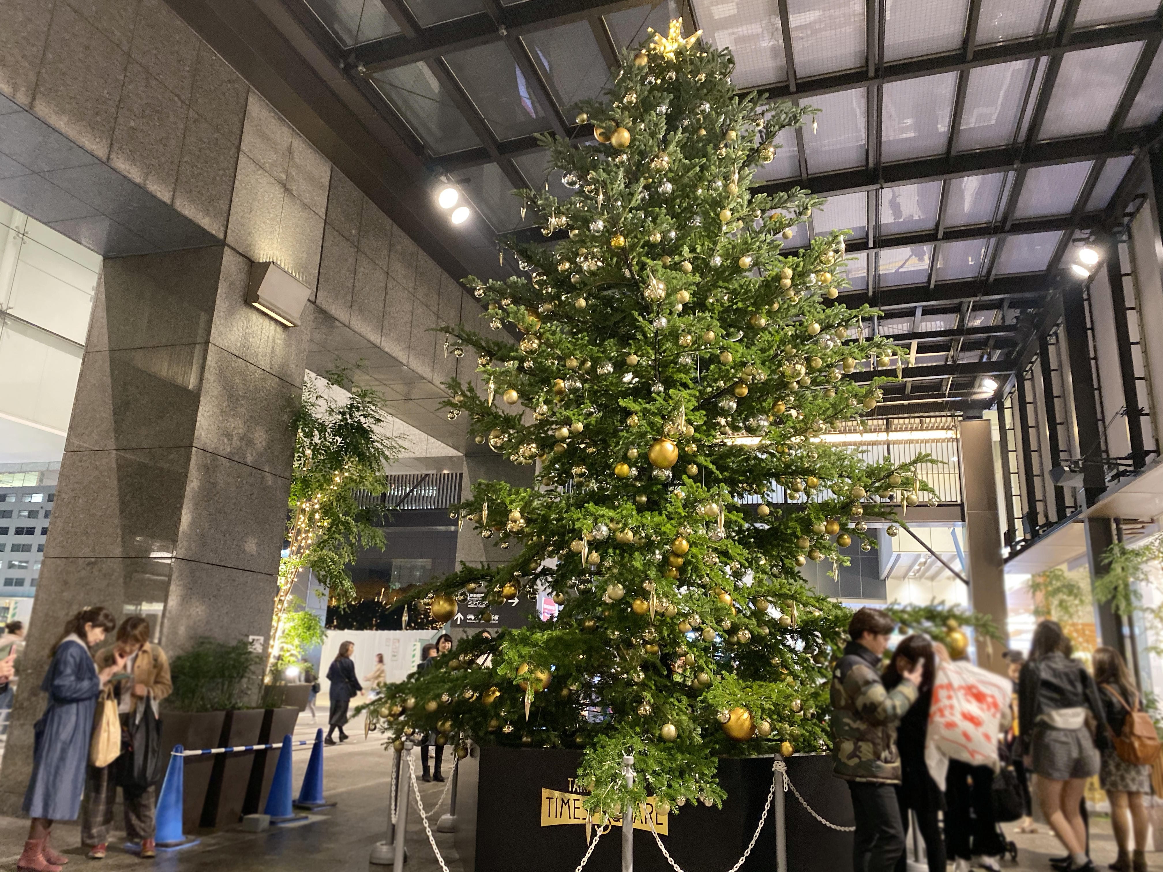 今年の新宿ミナミルミはゴールド一色！