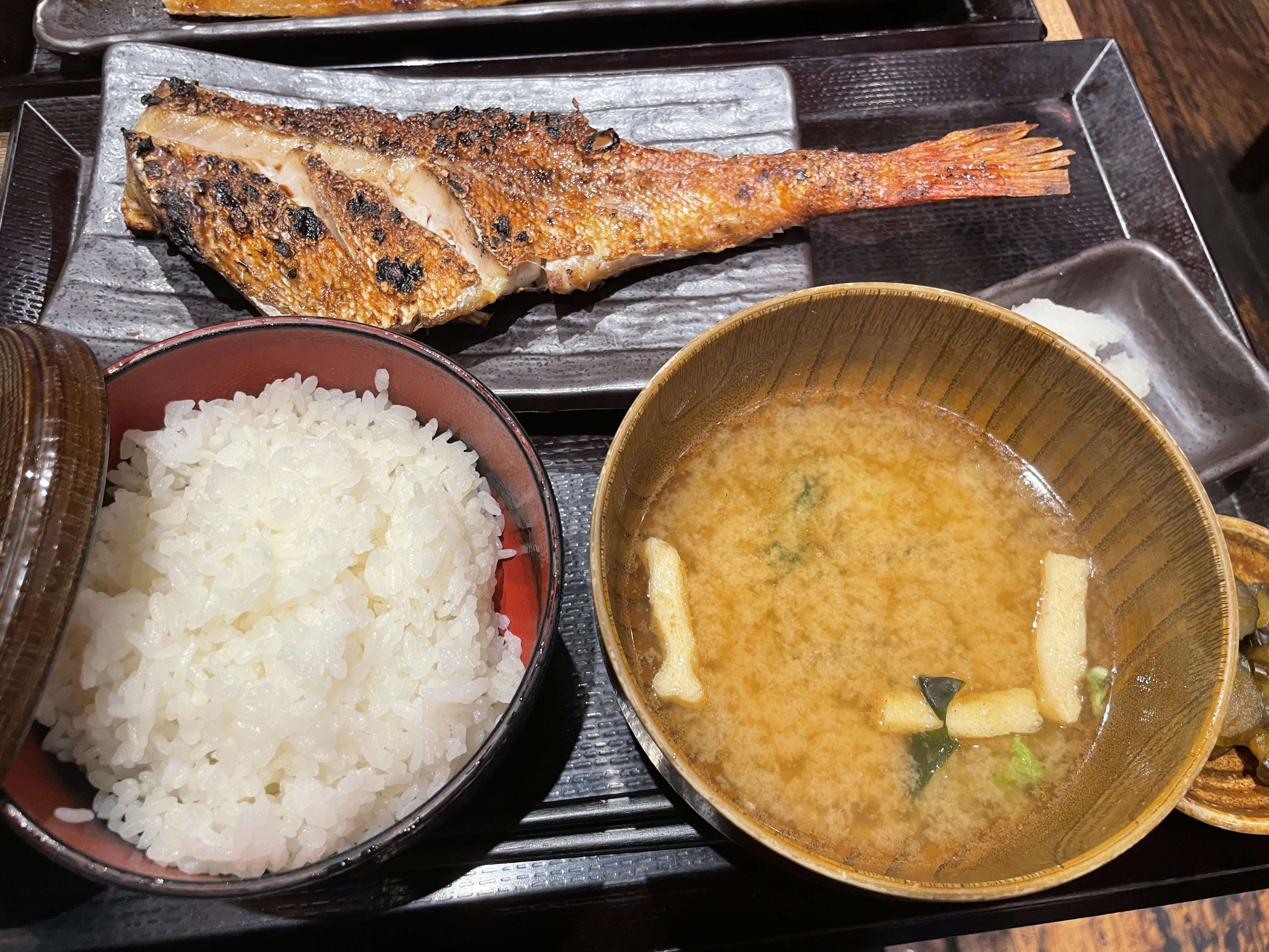炭火焼きで美味しすぎる魚定食やさん