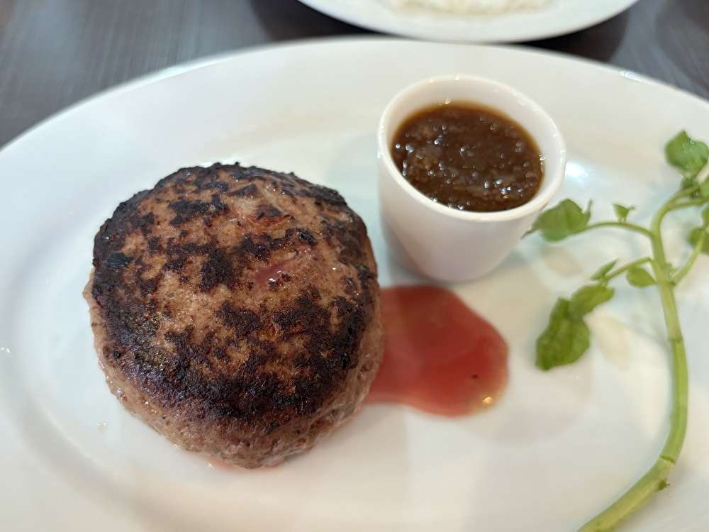 ステーキもハンバーグもおいしい