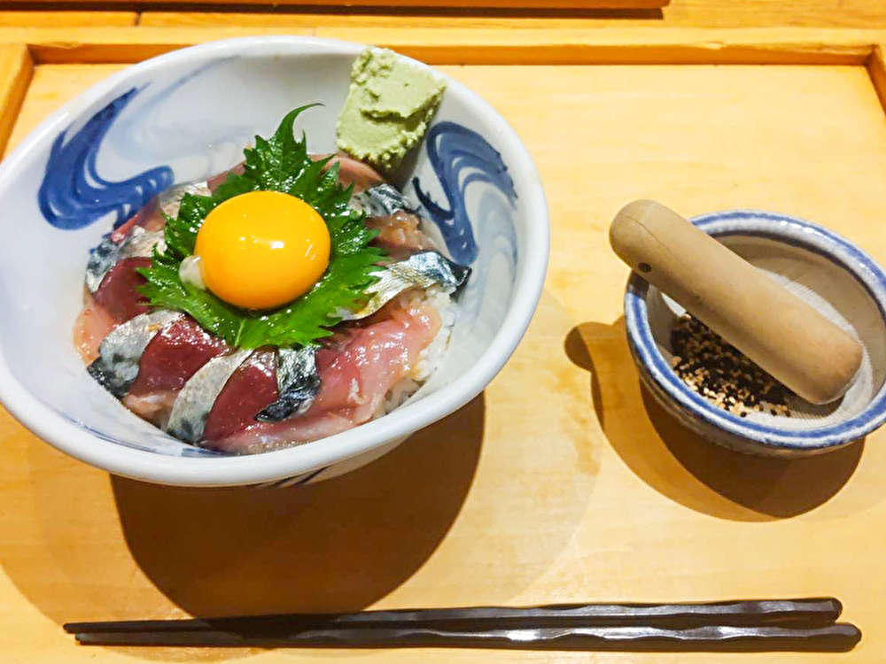 ぷるぷる！生さば丼