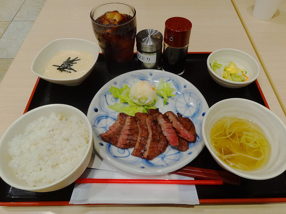 炭火焼きの牛たんをお腹いっぱい食べたい…！