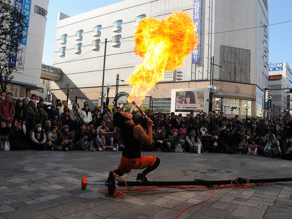 今年も開催決定「にぎわい爆発！あつぎ国際大道芸」