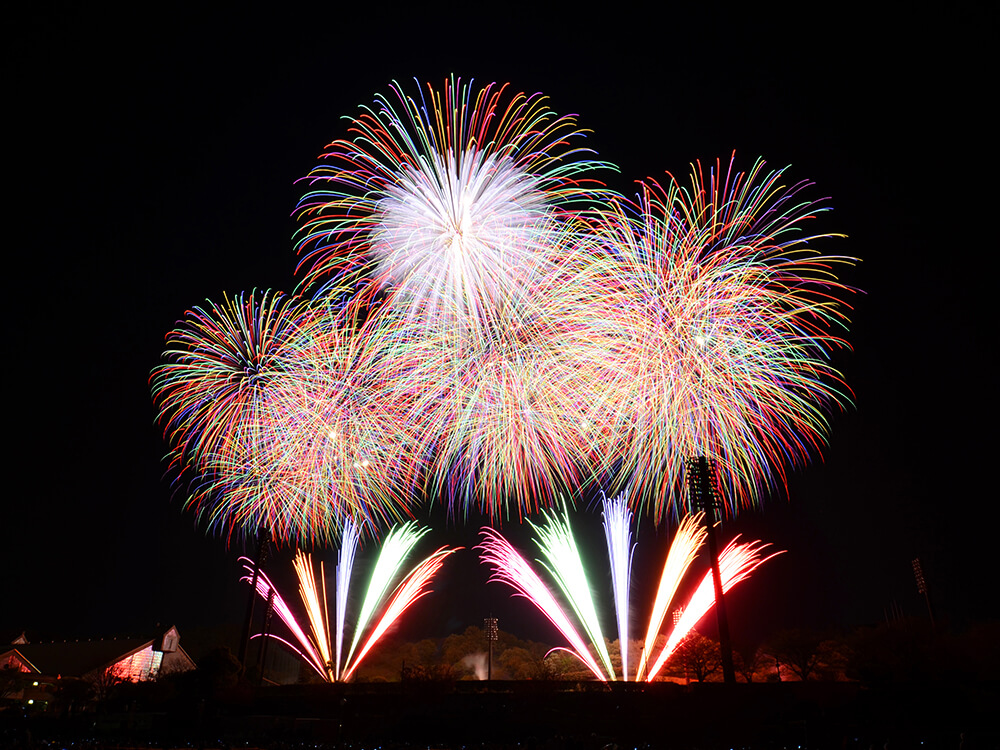伊勢原の夜空を彩る芸術花火
