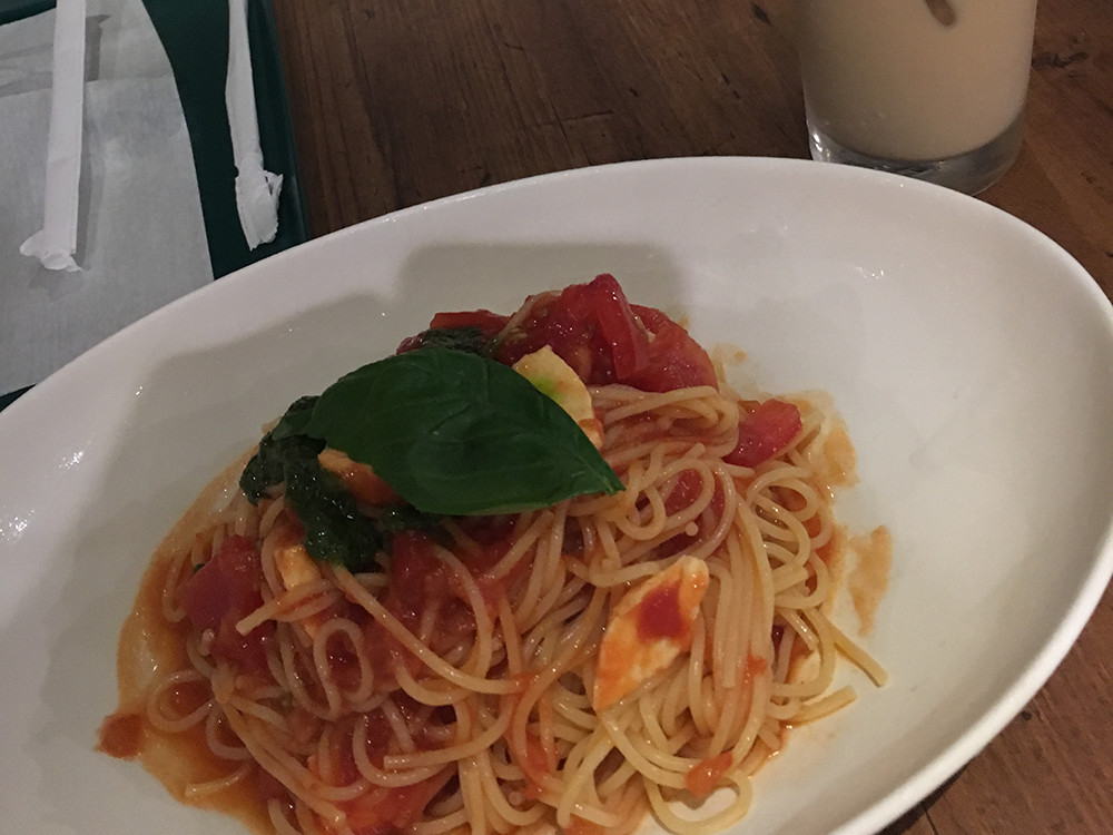 綺麗で駅近の使い勝手よし！カフェ