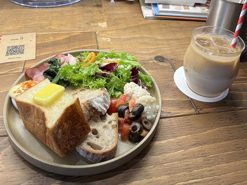 パン食べ放題もあるモーニング